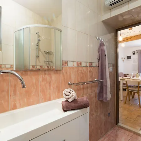 Strandnahes Inmitten Der Altstadt Mit Mediterranem Garten - Nur 150 Meter Zum Апартаменты *