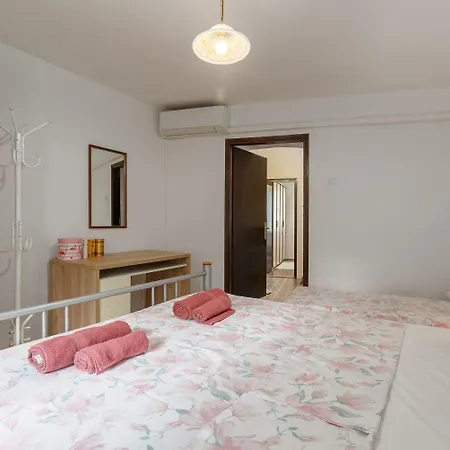 Apartment Strandnahes Inmitten Der Altstadt Mit Mediterranem Garten - Nur 150 Meter Zum *