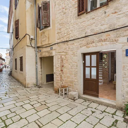 Apartman Strandnahes Inmitten Der Altstadt Mit Mediterranem Garten - Nur 150 Meter Zum Poreč