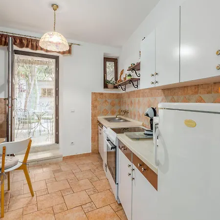 Апартаменты Strandnahes Inmitten Der Altstadt Mit Mediterranem Garten - Nur 150 Meter Zum