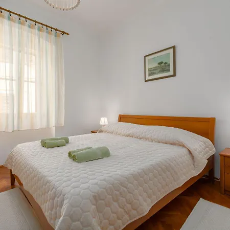 Strandnahes Inmitten Der Altstadt Mit Mediterranem Garten - Nur 150 Meter Zum Апартаменты