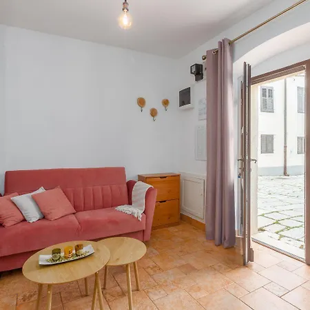Strandnahes Inmitten Der Altstadt Mit Mediterranem Garten - Nur 150 Meter Zum 公寓 *