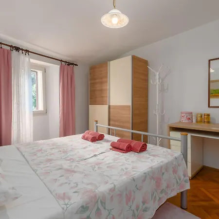 Appartamento Strandnahes Inmitten Der Altstadt Mit Mediterranem Garten - Nur 150 Meter Zum Porec