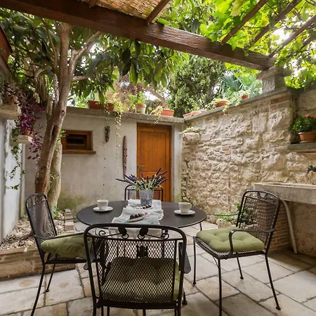 Strandnahes Inmitten Der Altstadt Mit Mediterranem Garten - Nur 150 Meter Zum Appartamento *