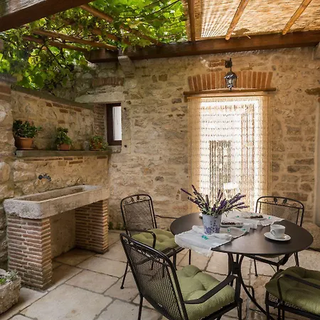 Strandnahes Inmitten Der Altstadt Mit Mediterranem Garten - Nur 150 Meter Zum *