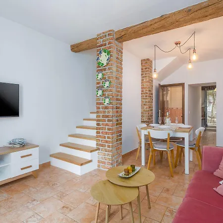 Strandnahes Inmitten Der Altstadt Mit Mediterranem Garten - Nur 150 Meter Zum *